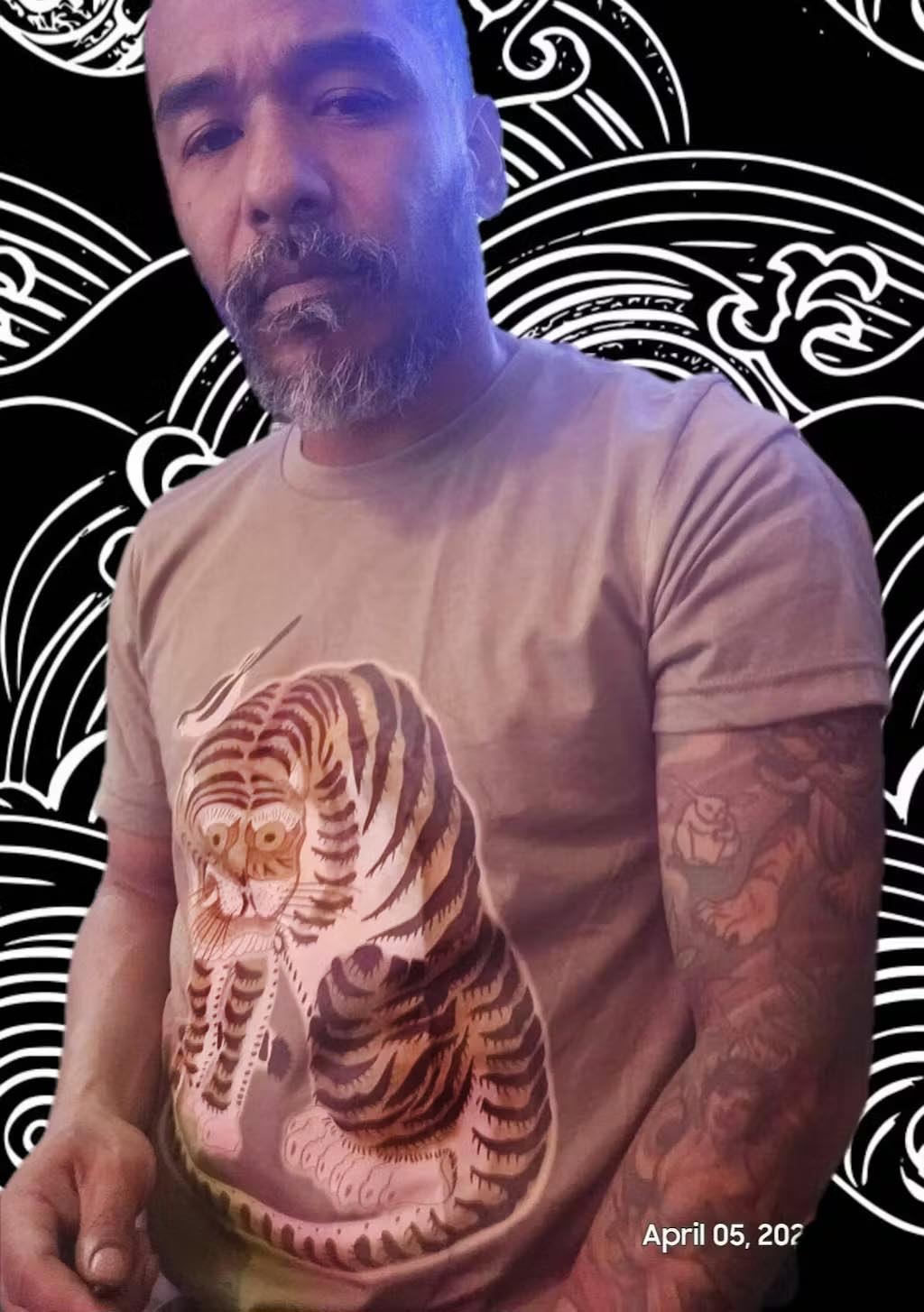 Vintage Korean Minhwa Tiger and Magpie | Cute Kawai Asian Gift for Him | Vintage Folk Art Mythology | Funny Cat Graphic Art T-Shirt..