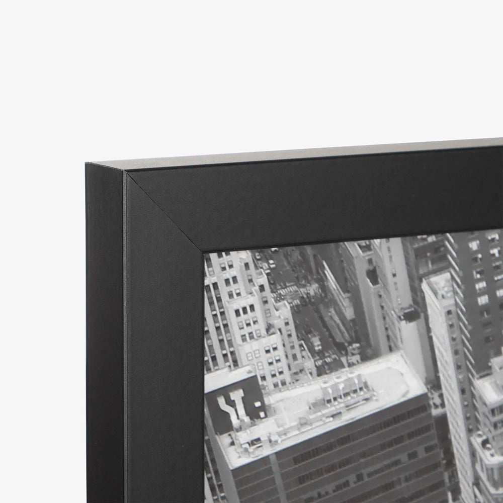 [PFM-031] Classic frame product presentation