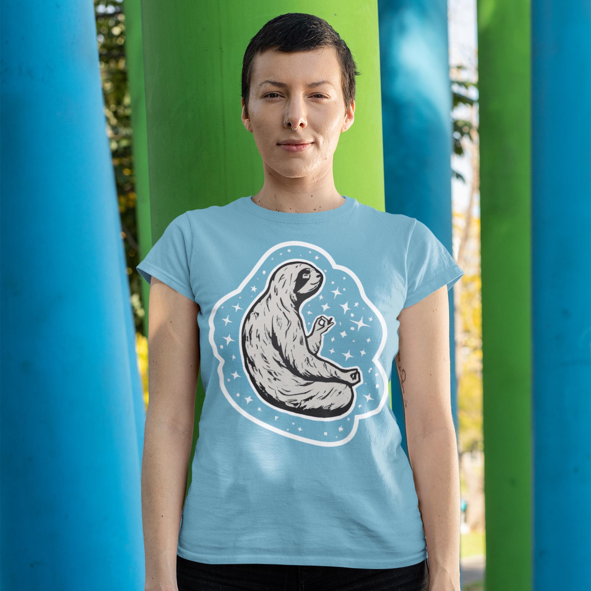 T-Shirts Meditating Sloth: Kawai Cute, At One with Universe, Namaste, Yoga Attire, Unisex Fine Art T-Shirt